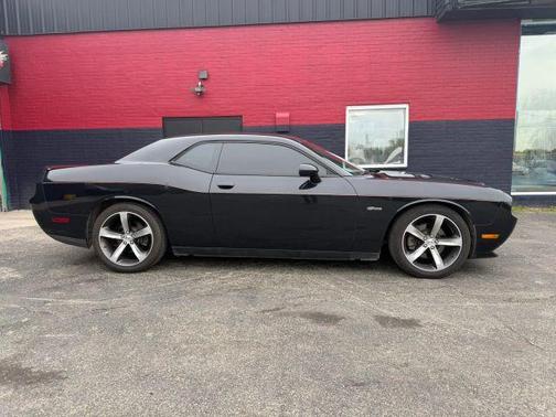 Black 2014 Dodge Challenger R/T