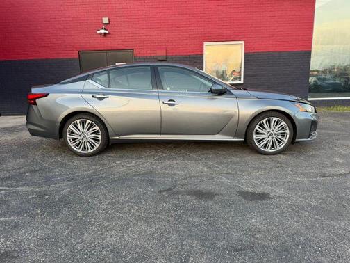 Gun Metallic 2023 Nissan Altima 2.5 SL