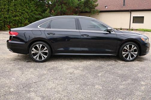 Deep Black Pearl Effect 2021 Volkswagen Passat 2.0T SE
