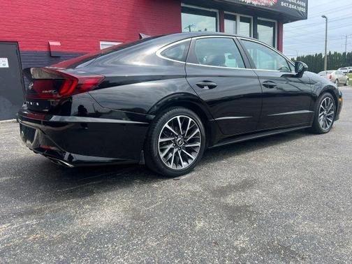 Black 2021 Hyundai SONATA Limited