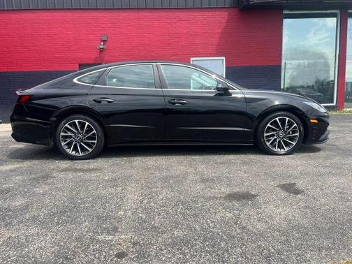Black 2021 Hyundai SONATA Limited