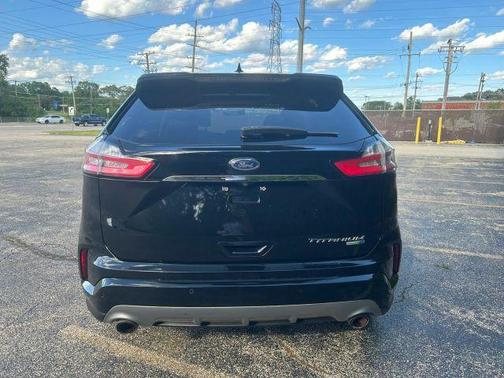 Black 2019 Ford Edge Titanium