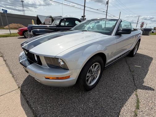 Satin Silver Clearcoat Metallic 2005 Ford Mustang Premium