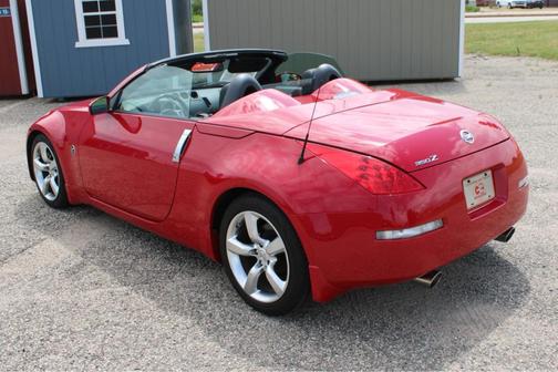 RED 2006 Nissan 350Z Touring