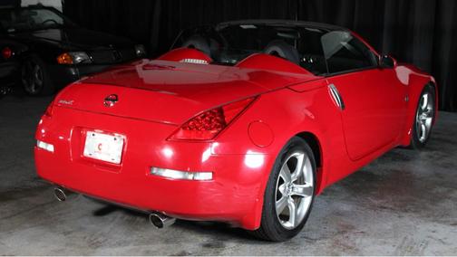 RED 2006 Nissan 350Z Touring