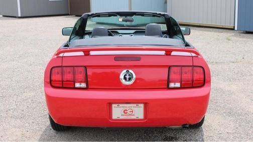 RED 2005 Ford Mustang Deluxe