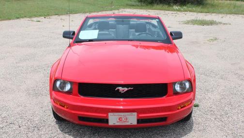 RED 2005 Ford Mustang Deluxe