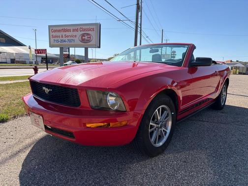 RED 2005 Ford Mustang Deluxe