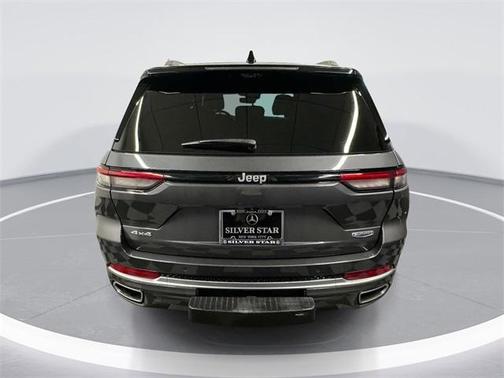 2022 Jeep Grand Cherokee Summit