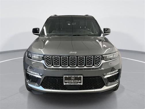 2022 Jeep Grand Cherokee Summit