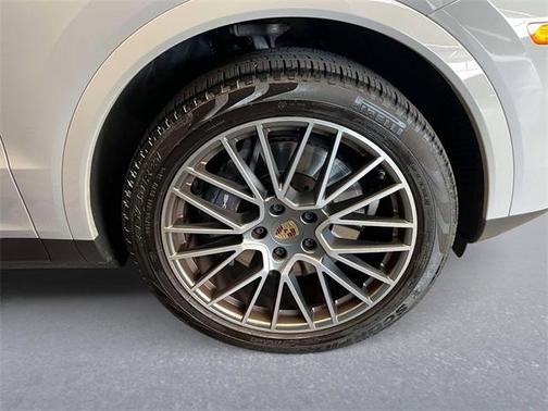 2022 Porsche Cayenne Platinum Edition