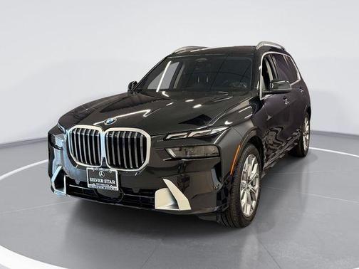 Black Sapphire Metallic 2025 BMW X7 xDrive40i
