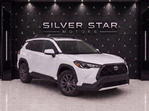 Pearl 2022 Toyota Corolla Cross LE