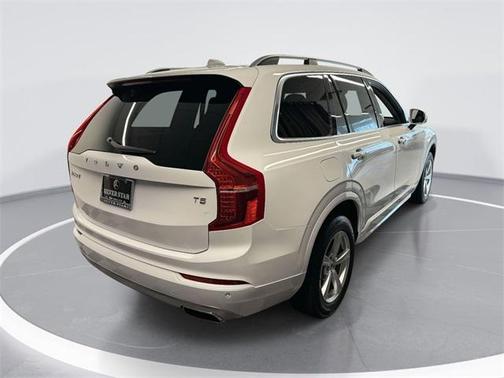 2016 Volvo XC90 T5 Momentum