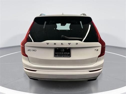 2016 Volvo XC90 T5 Momentum