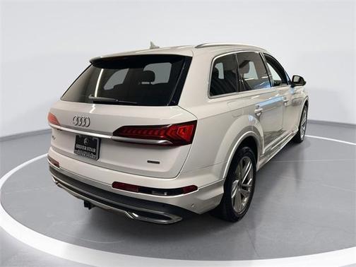 2022 Audi Q7 45 Premium