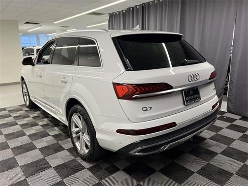2022 Audi Q7 45 Premium