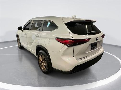 2023 Toyota Highlander Hybrid Bronze Edition