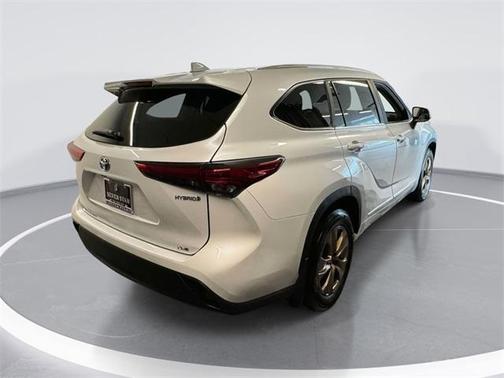 2023 Toyota Highlander Hybrid Bronze Edition