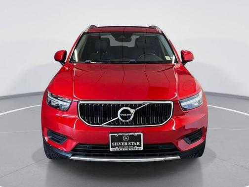 Fusion Red Metallic 2020 Volvo XC40 T4 Momentum