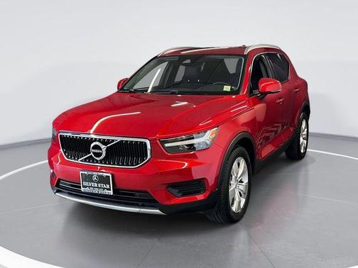 Fusion Red Metallic 2020 Volvo XC40 T4 Momentum