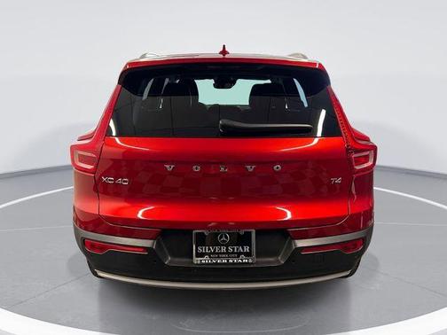 Fusion Red Metallic 2020 Volvo XC40 T4 Momentum