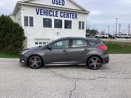 MAGNETIC 2018 Ford Focus ST BASE