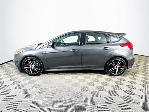 MAGNETIC 2018 Ford Focus BASE