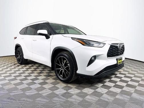 2022 Toyota Highlander LIMITED