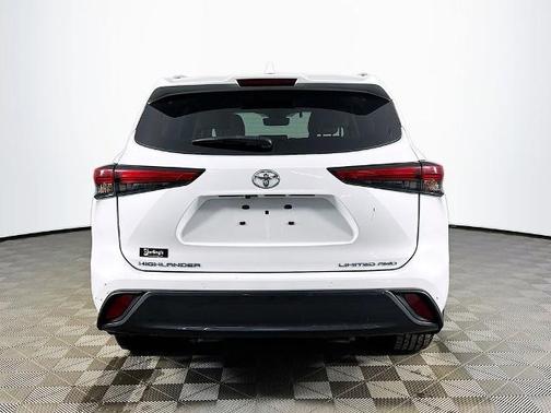 2022 Toyota Highlander LIMITED