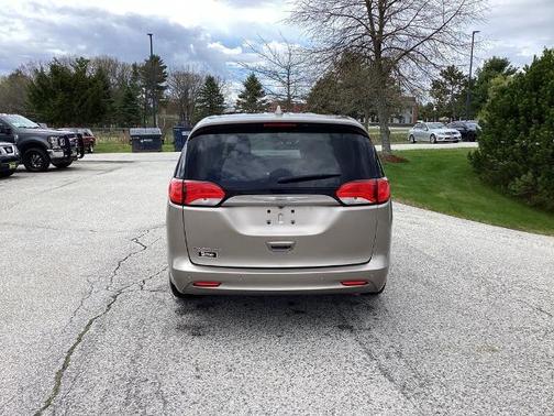 Molten Silver 2017 Chrysler Pacifica TOURING