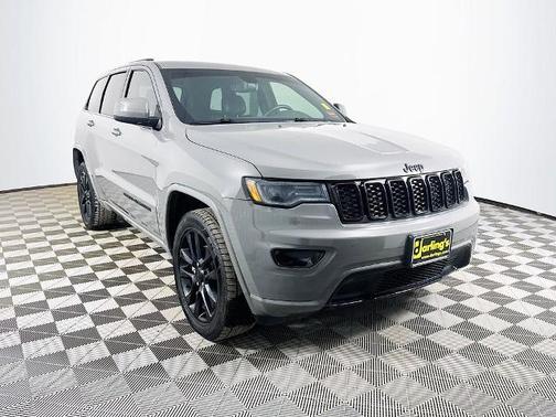 Sting Gray Clearcoat 2020 Jeep Grand Cherokee LAREDO