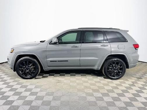 Sting Gray Clearcoat 2020 Jeep Grand Cherokee LAREDO