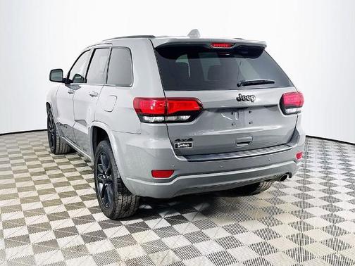 Sting Gray Clearcoat 2020 Jeep Grand Cherokee LAREDO