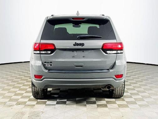 Sting Gray Clearcoat 2020 Jeep Grand Cherokee LAREDO