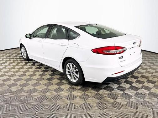 OXFORD WHITE 2020 Ford Fusion SE