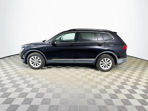Deep Black Pearl Effect 2018 Volkswagen Tiguan 2.0T SE