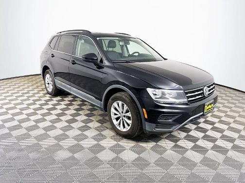 Deep Black Pearl Effect 2018 Volkswagen Tiguan 2.0T SE