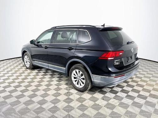 Deep Black Pearl Effect 2018 Volkswagen Tiguan 2.0T SE