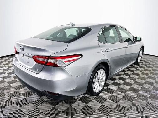 Celestial Silver Metallic 2019 Toyota Camry LE