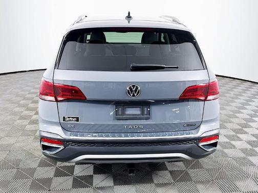 Pure Gray 2023 Volkswagen Taos 1.5T SE