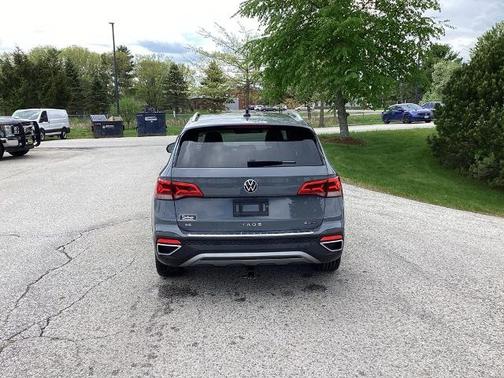 Pure Gray 2023 Volkswagen Taos 1.5T SE