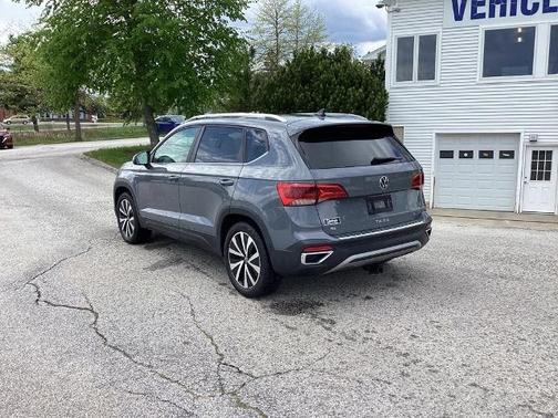 Pure Gray 2023 Volkswagen Taos 1.5T SE