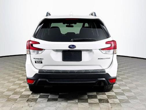 Crystal White Pearl 2019 Subaru Forester PREMIUM