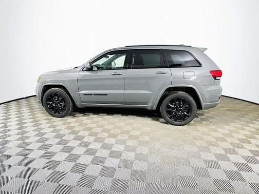 Sting Gray Clearcoat 2021 Jeep Grand Cherokee LAREDO