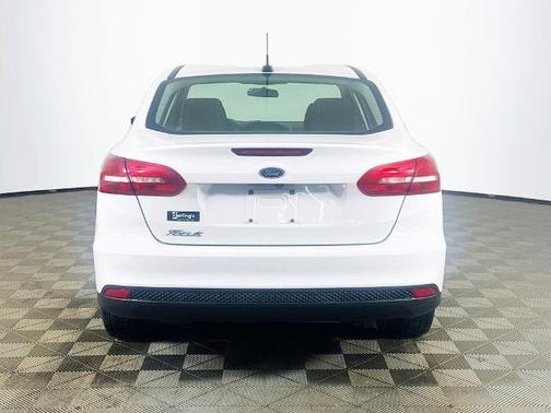 OXFORD WHITE 2018 Ford Focus S
