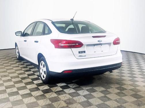 OXFORD WHITE 2018 Ford Focus S