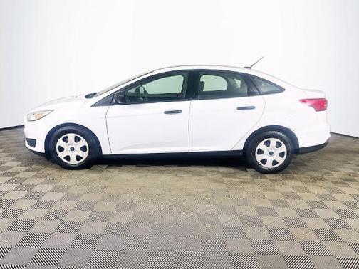 OXFORD WHITE 2018 Ford Focus S