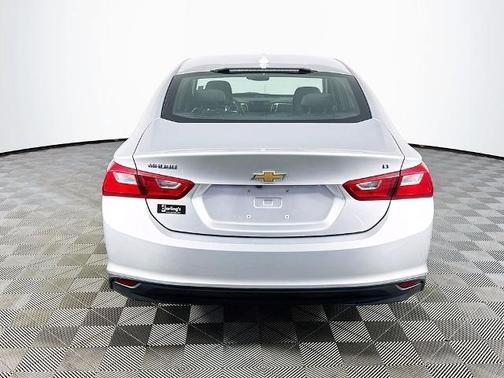 Silver Ice Metallic 2018 Chevrolet Malibu LT W/1LT