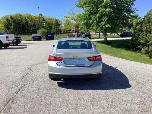 Silver Ice Metallic 2018 Chevrolet Malibu LT W/1LT